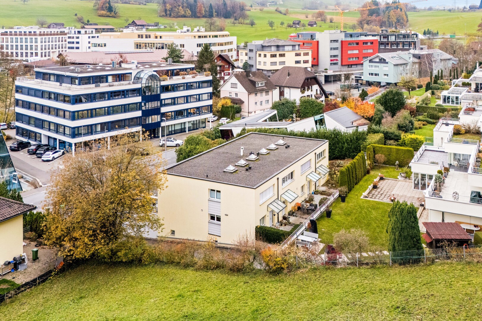außenansicht mit leeres grundstück und aerial view
