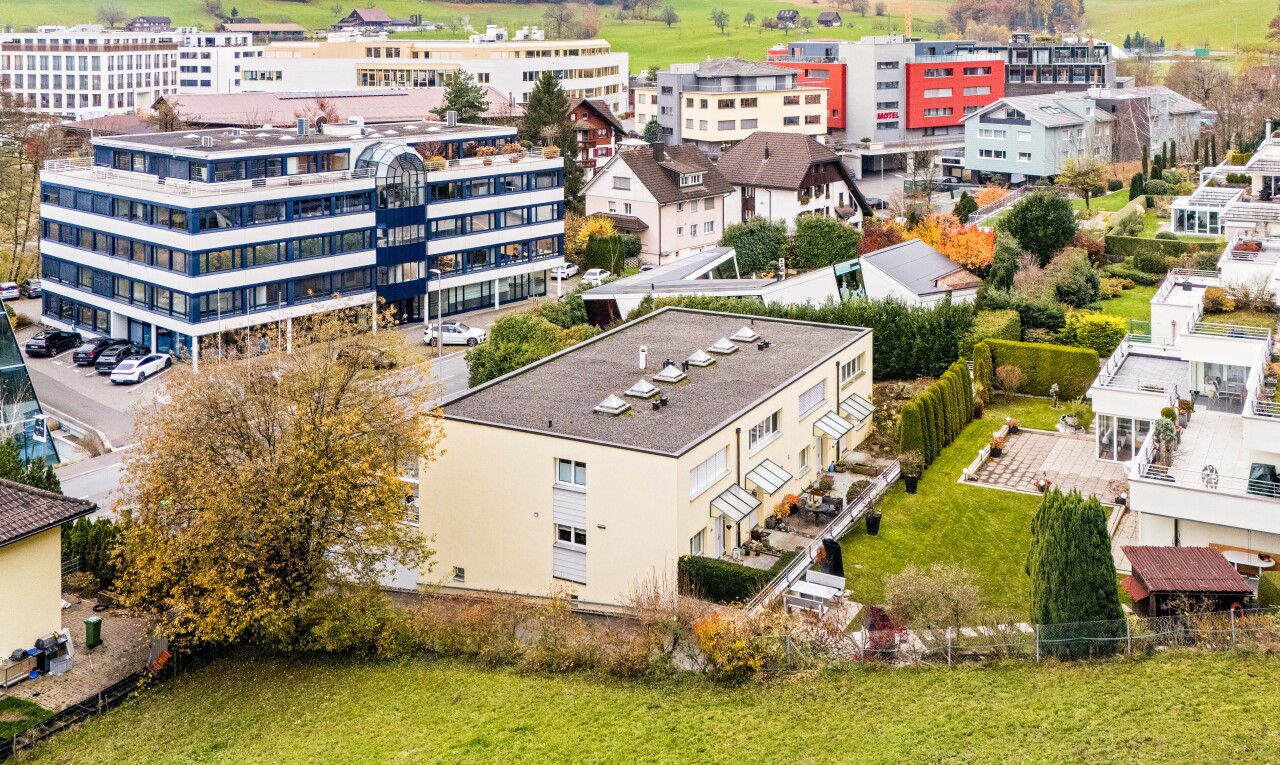 außenansicht mit leeres grundstück und aerial view