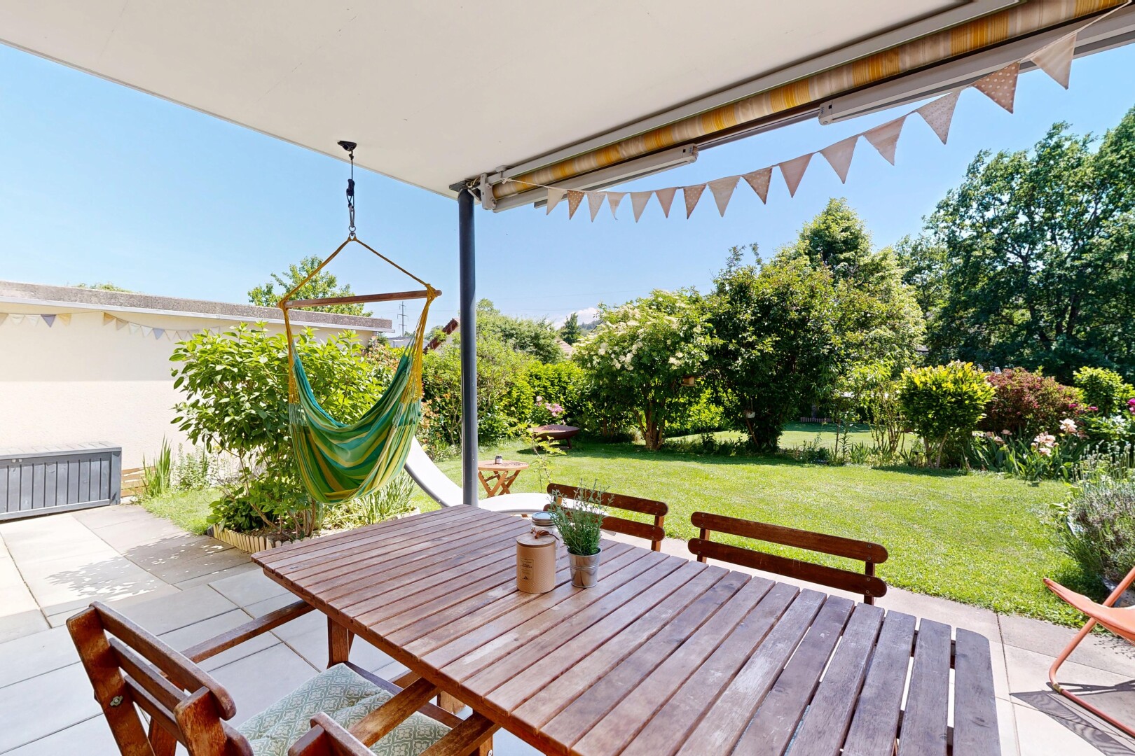 terrasse avec pelouse, coin repas extérieur, from property, day time, et terrasse