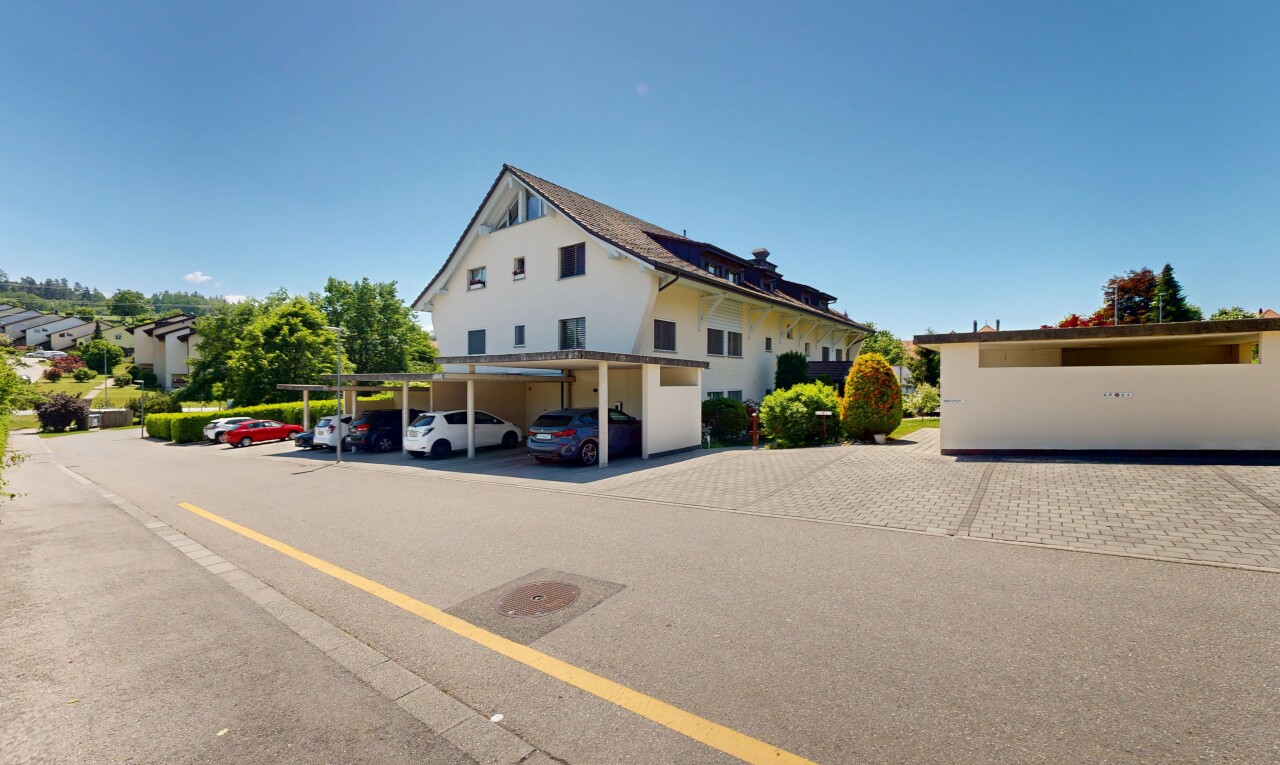 façade avec day time et parking