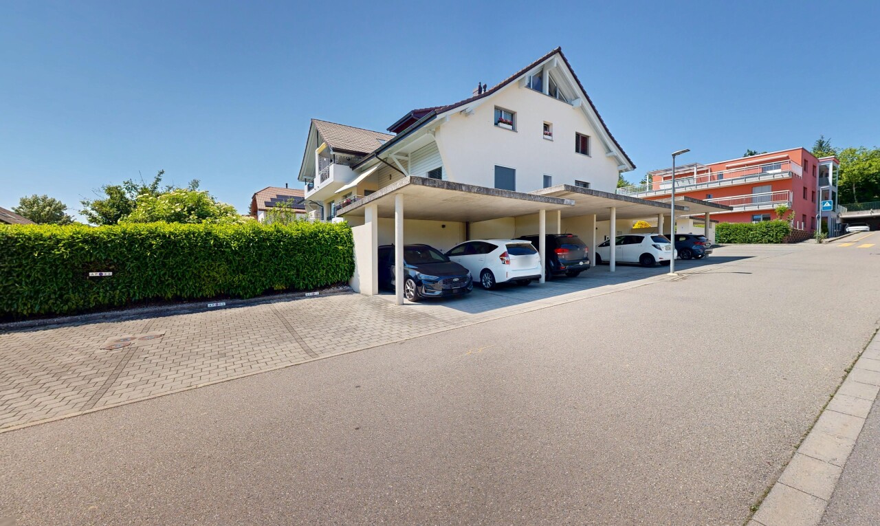 façade avec day time, parking, et bardage en stuc