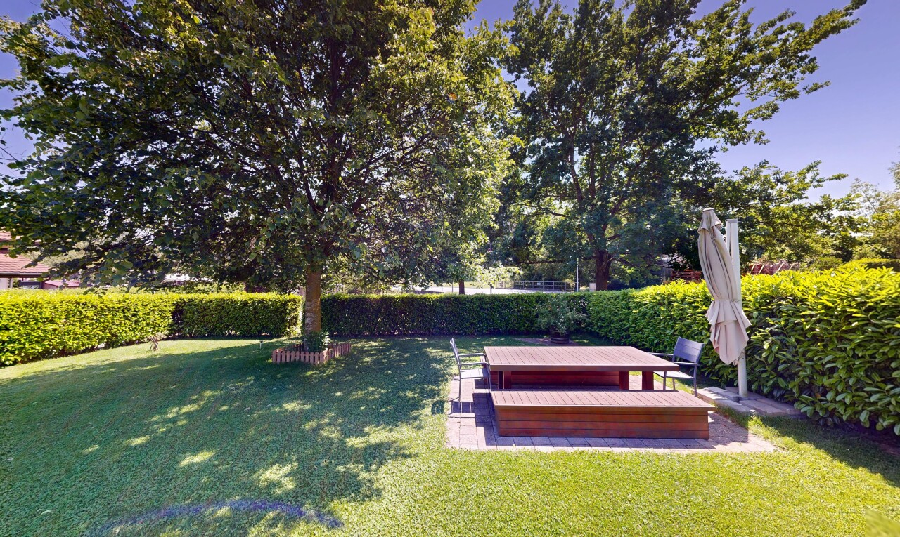 jardin avec pelouse, from property, et day time