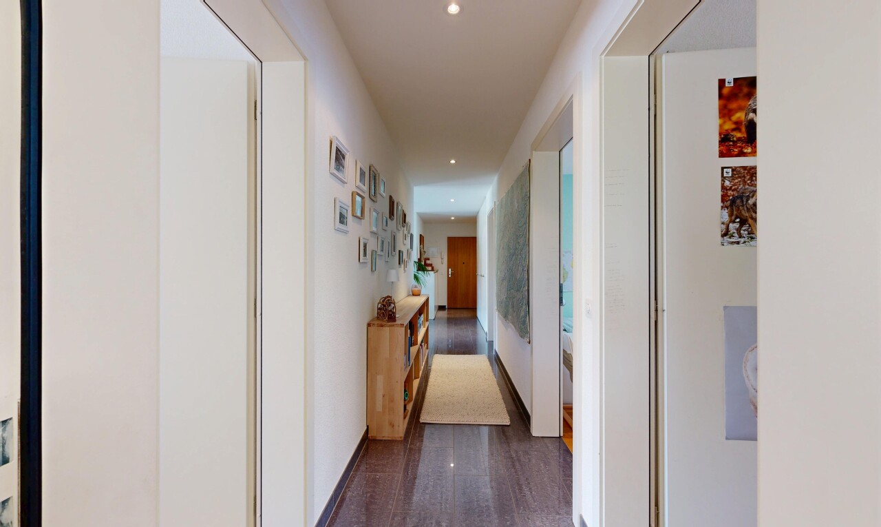 couloir avec éclairage encastré, recessed lighting, inside property, cloison sèche, et drywall