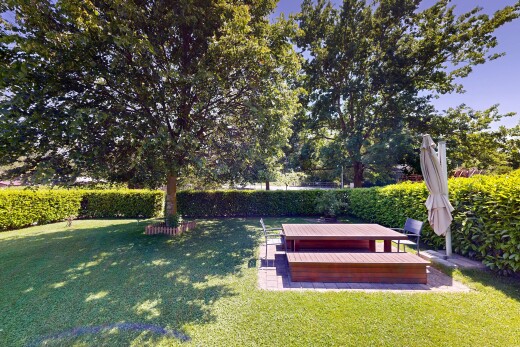 jardin avec pelouse, from property, et day time