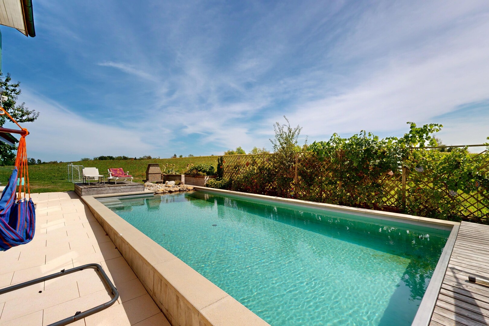 schwimmbad mit from property, schwimmbad, zaun, day time, und terrasse
