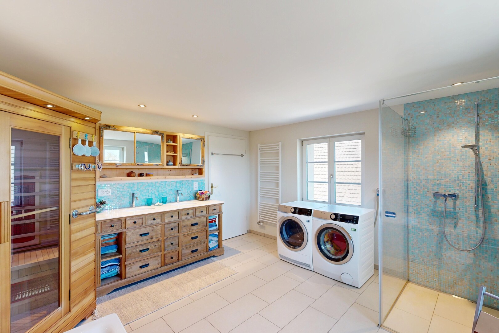 wäschekammer mit sauna, wäscherei, einbauleuchten, tumbler, und inside property