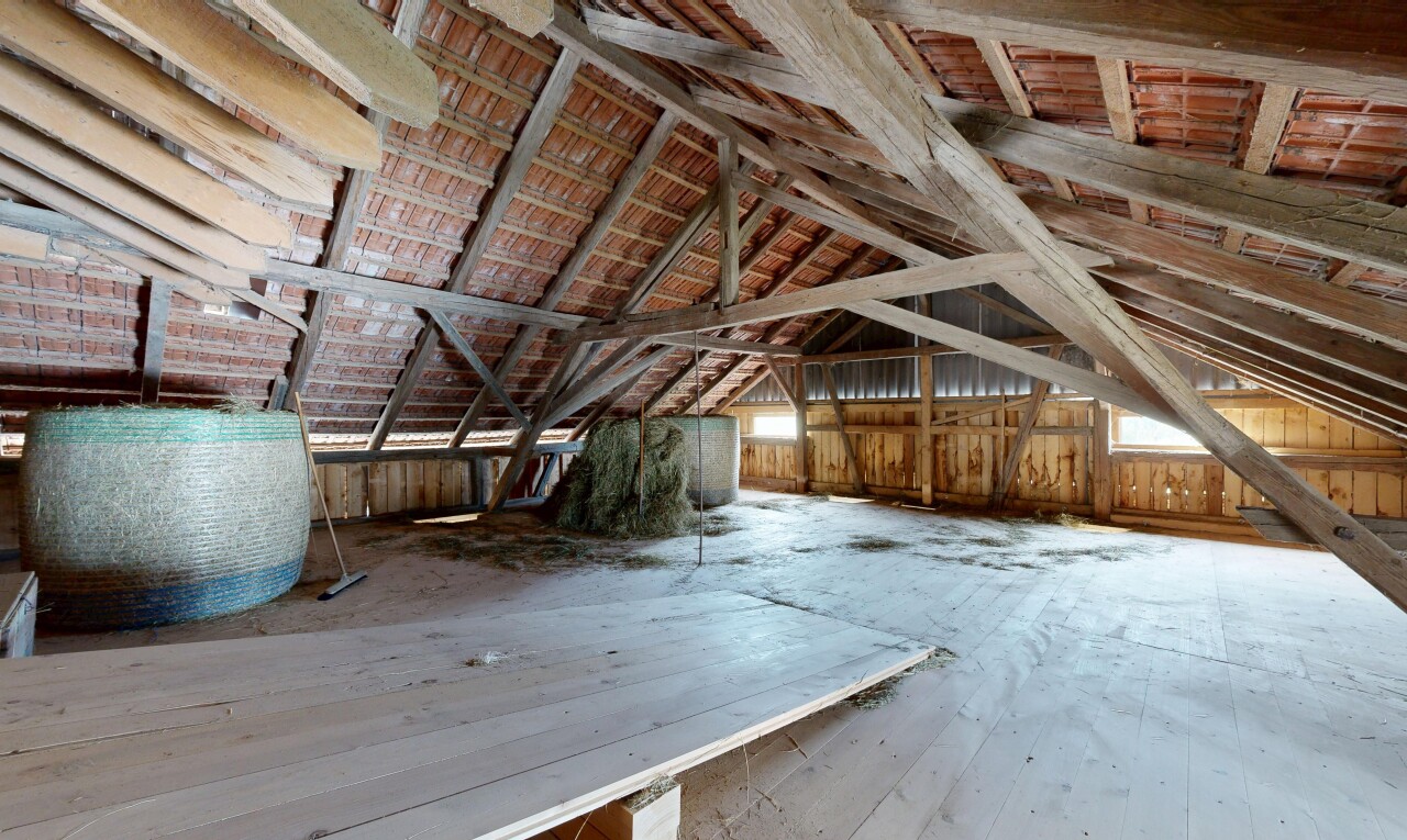 leerer raum mit dachschräge, vaulted ceiling, kathedralendecke, cathedral ceiling, und inside property