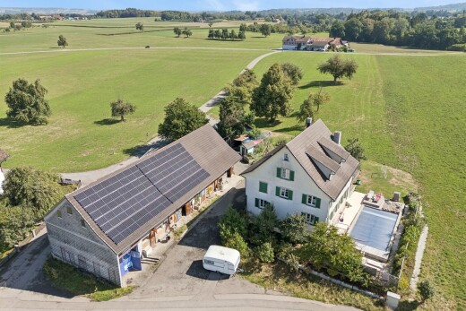 außenansicht mit rural view, ländliche aussicht, solaranlage, und day time