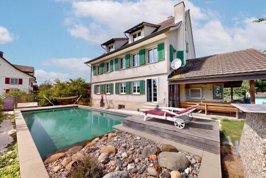 schwimmbad mit schwimmbad, property visible, terrasse, deck, und from property