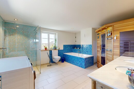 bad mit bad, komplettes badezimmer, dusche, tumbler, und einbauleuchten