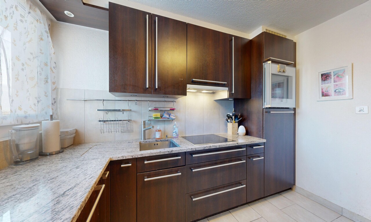 küche mit dark brown cabinets, dunkelbraune schränke, light countertops, drywall, und gipskartonwand