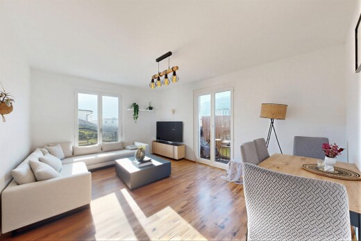 wohn- / esszimmer mit gipskartonwand, drywall, inside property, natürliches licht, und natural light