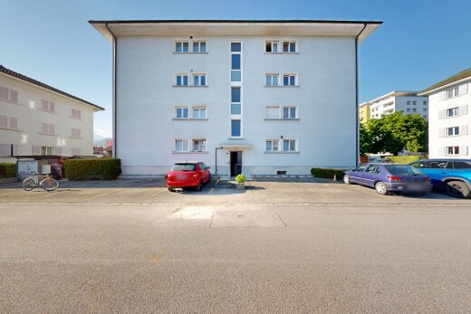 außenansicht mit apartment complex view, blick auf wohnanlage, day time, parkplatz, und from community