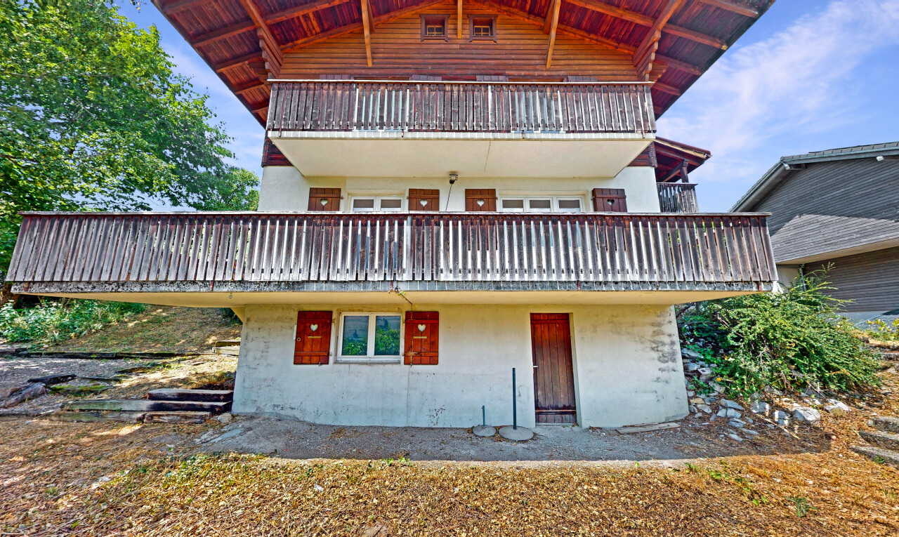 façade avec property visible et day time