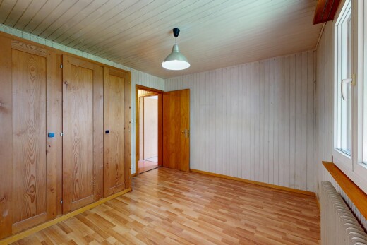 chambre avec radiateur, inside property, wood finish floor, sol en finition bois, et natural light