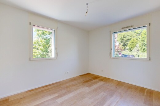 pièce vide avec inside property, drywall, cloison sèche, wood finish floor, et sol en finition bois