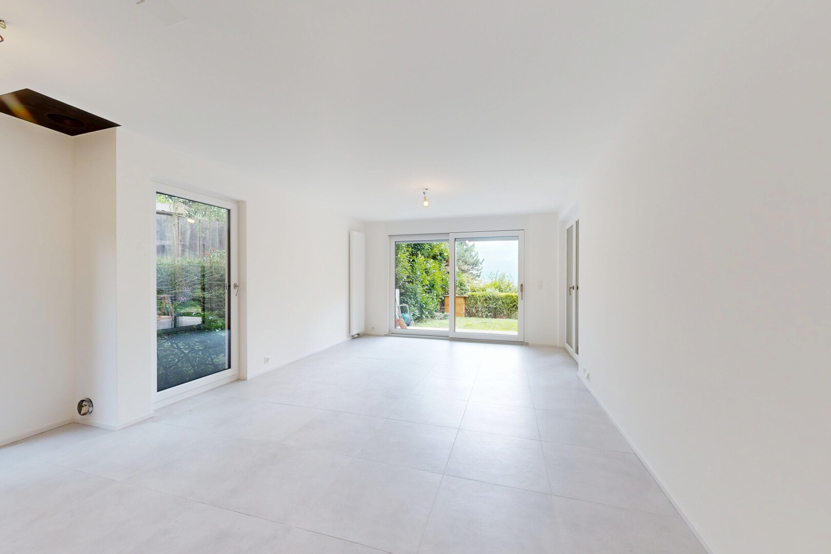 pièce vide avec cloison sèche, drywall, et inside property