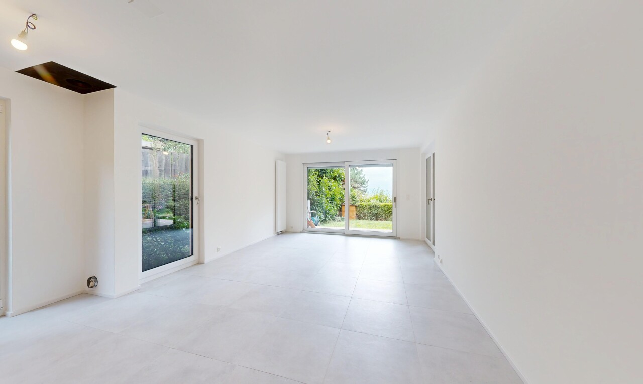 pièce vide avec cloison sèche, drywall, et inside property
