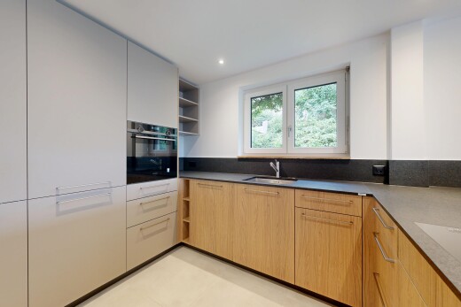 küche mit open shelves, offene regale, light floor, ofen, und einbauleuchten