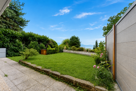 garten mit from property, rasen, day time, view focus, und zaun