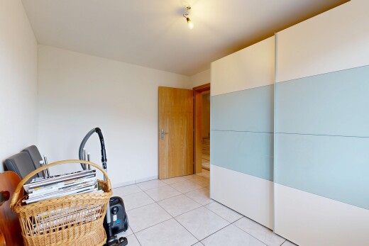 room featuring light tile patterned floors