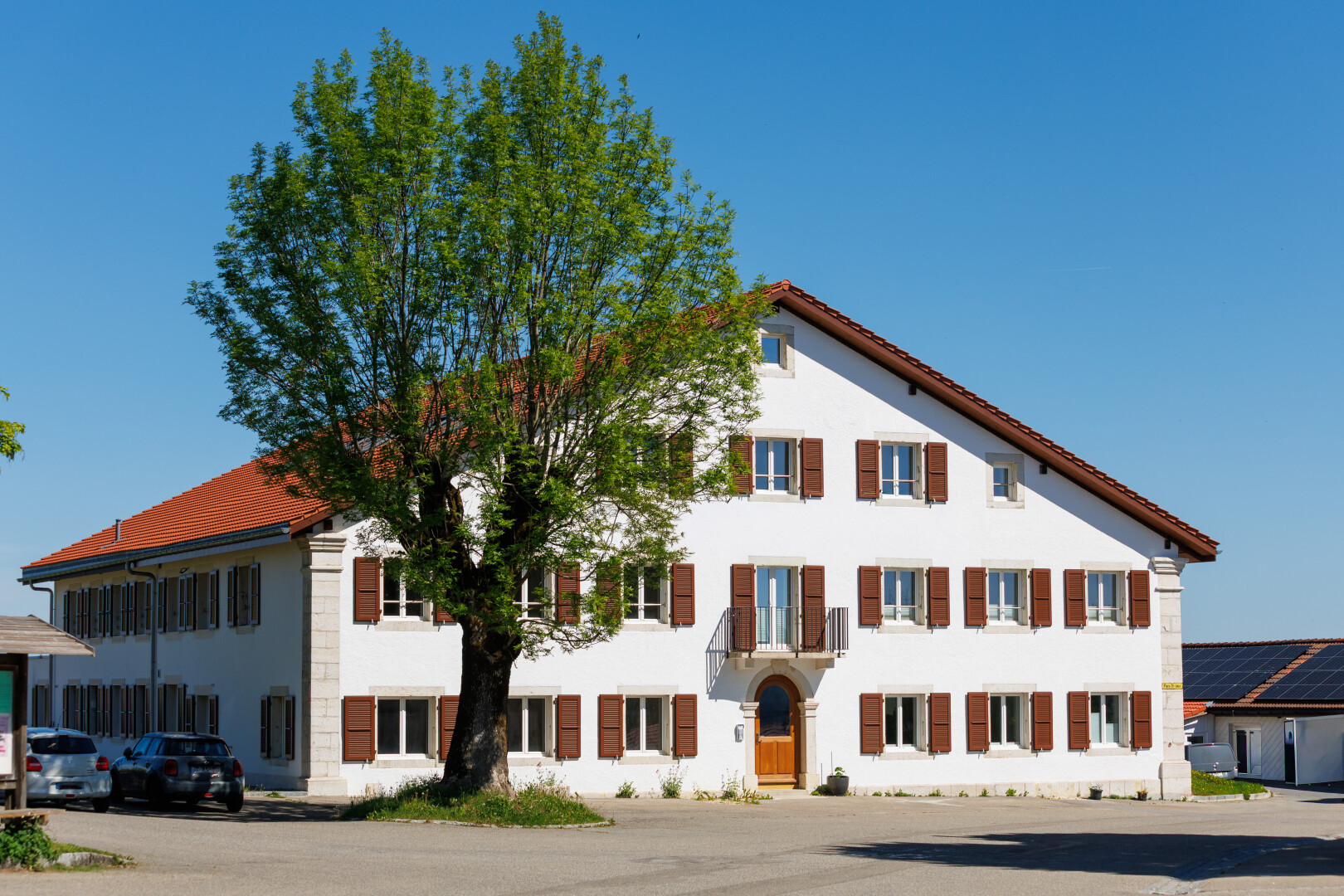 façade avec day time