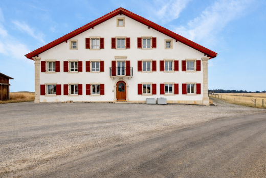 façade avec day time, bardage en stuc, et property visible