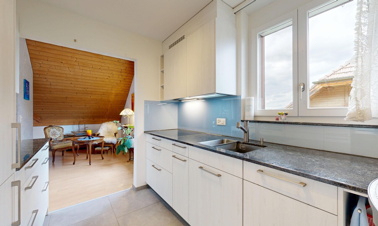 küche mit dark countertops, natürliches licht, natural light, white cabinets, und weiße schränke