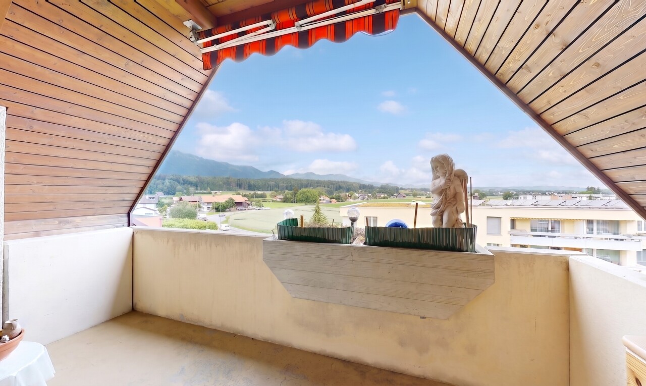 balkon mit from property, balkon, day time, blick auf die berge, und mountain view