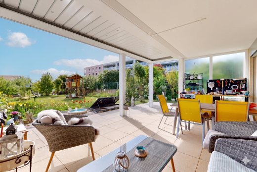 terrasse avec day time, bain à remous, terrasse, from property, et espace de vie extérieur