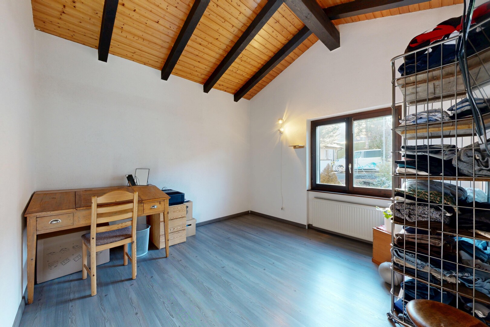 esszimmer mit dachschräge, vaulted ceiling, holzdecke, wood ceiling, und kühler