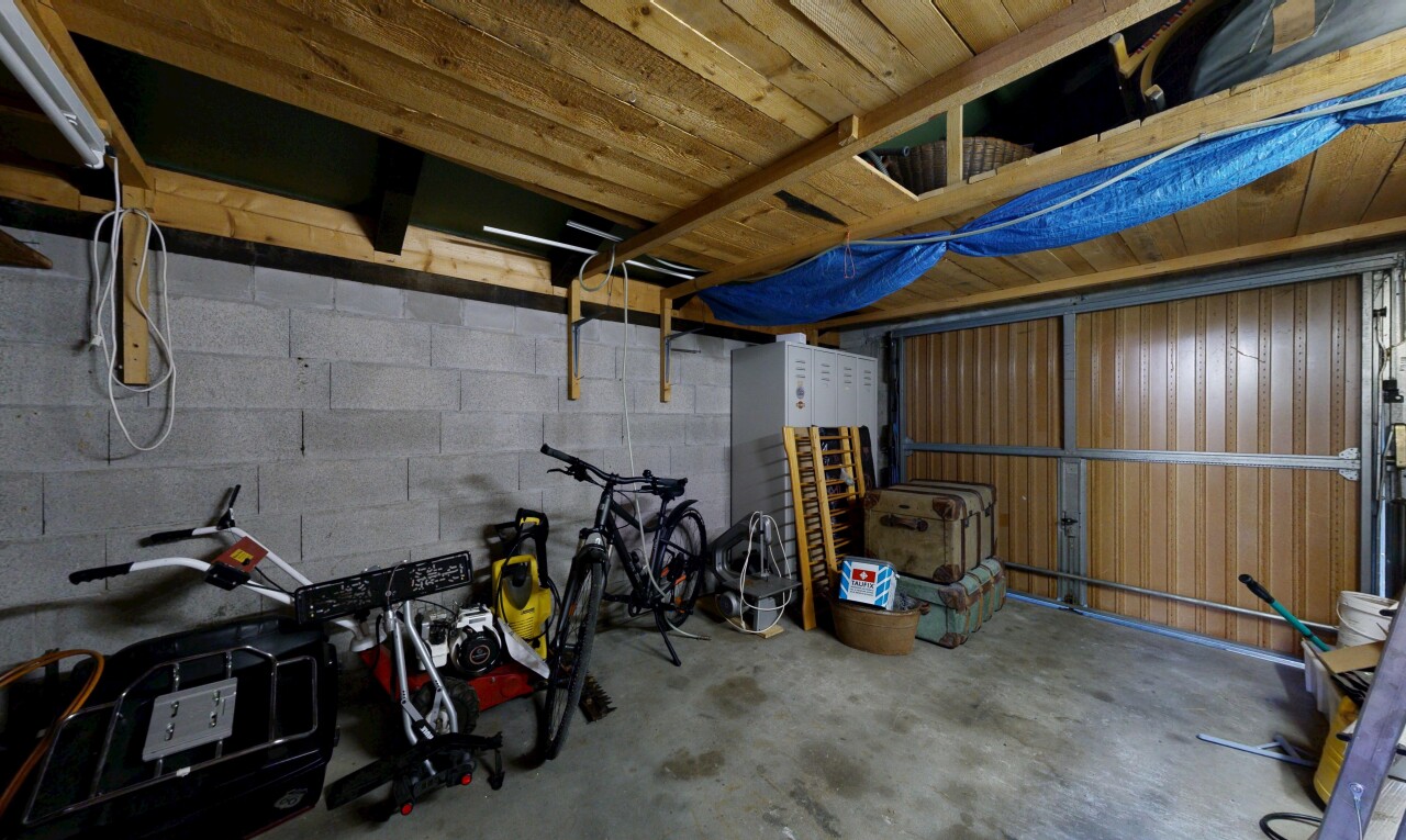 innenraum mit garage