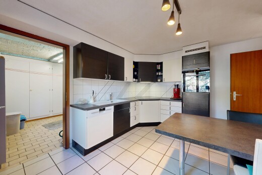 cuisine avec lumière naturelle, natural light, plans de travail, dosseret, et backsplash