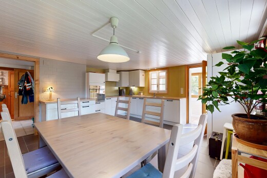 salle à manger avec inside property, lumière naturelle, natural light, plafond bas, et low ceiling