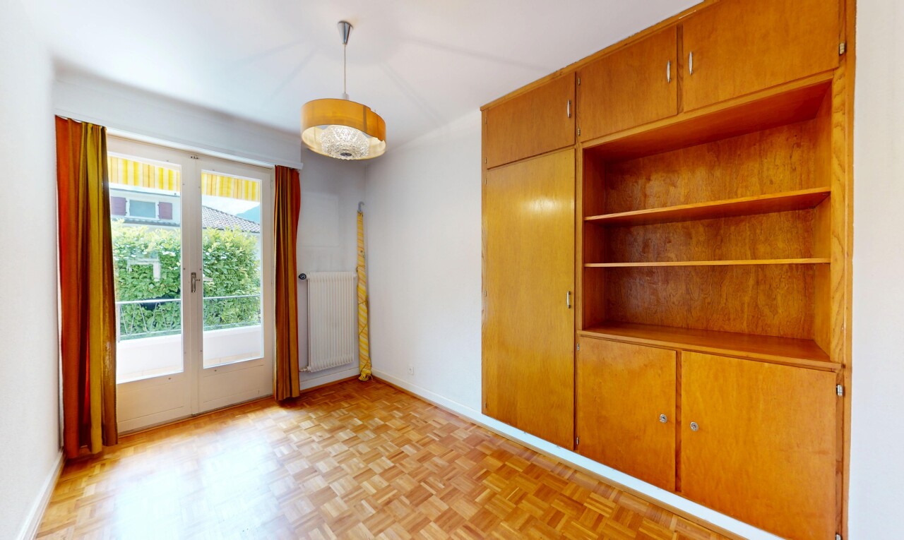 chambre avec natural light, lumière naturelle, drywall, cloison sèche, et parquet floor