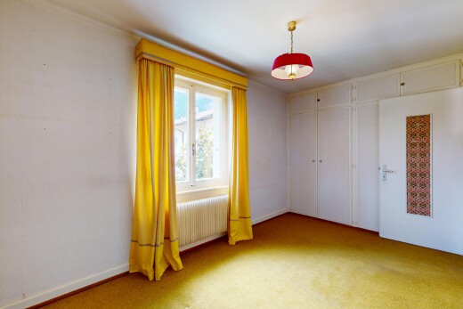 pièce vide avec carpet, moquette, natural light, lumière naturelle, et drywall