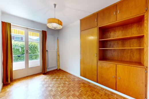 chambre avec natural light, lumière naturelle, drywall, cloison sèche, et parquet floor