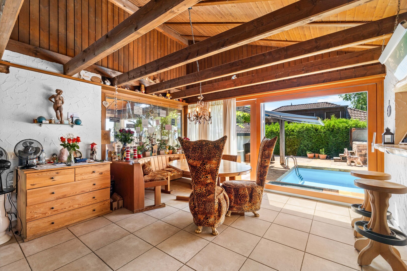 terrasse mit handlauf, inside property, schwimmbad, und terrasse