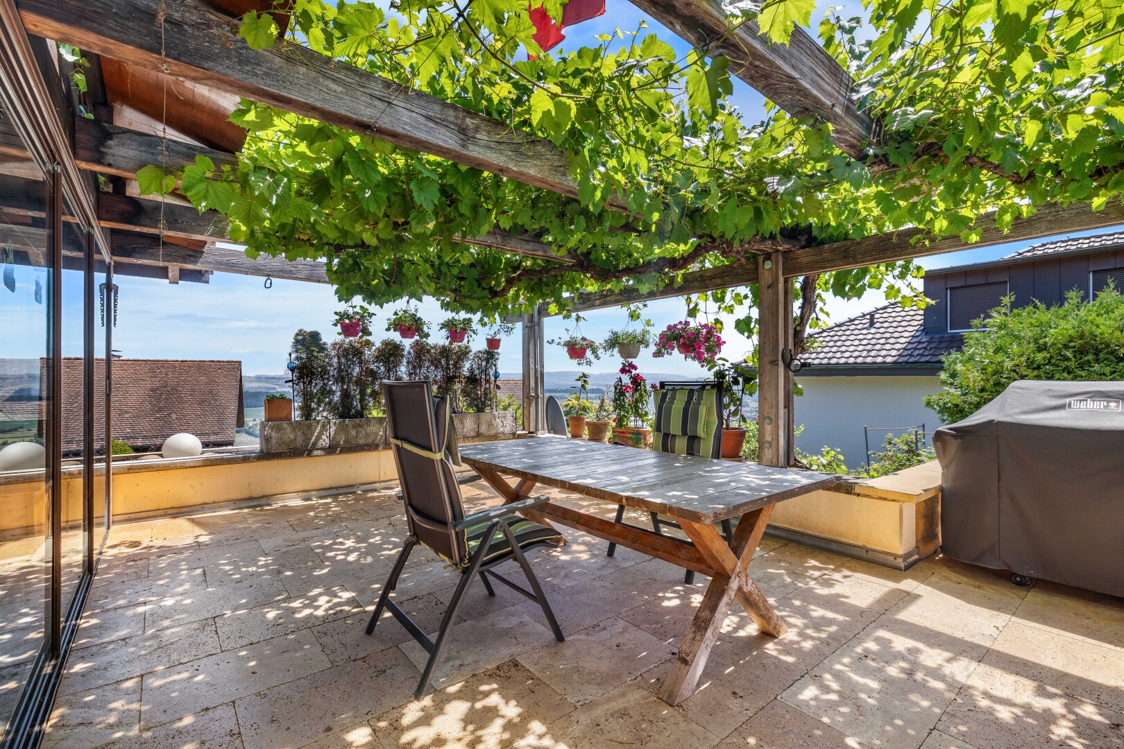 terrasse mit essbereich im freien, day time, terrasse, from property, und grill