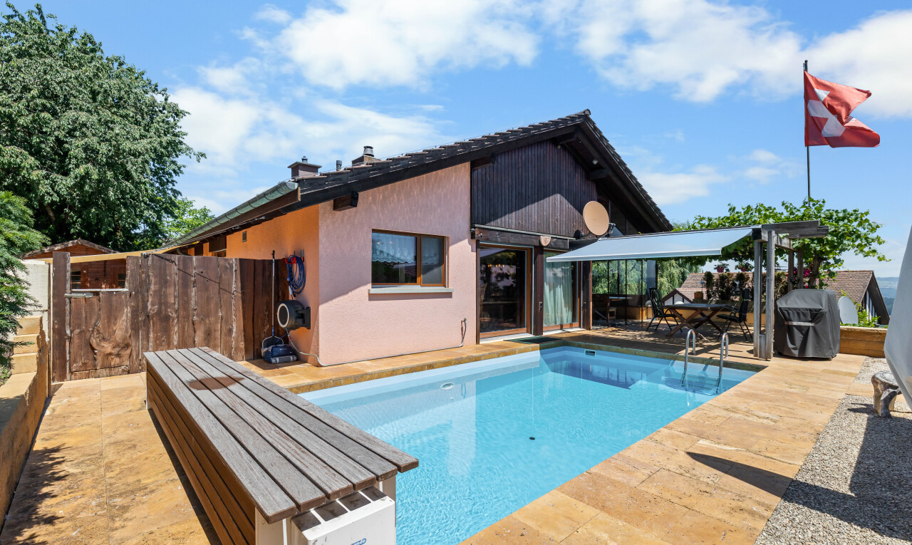piscine avec piscine, from property, terrasse, day time, et clôture