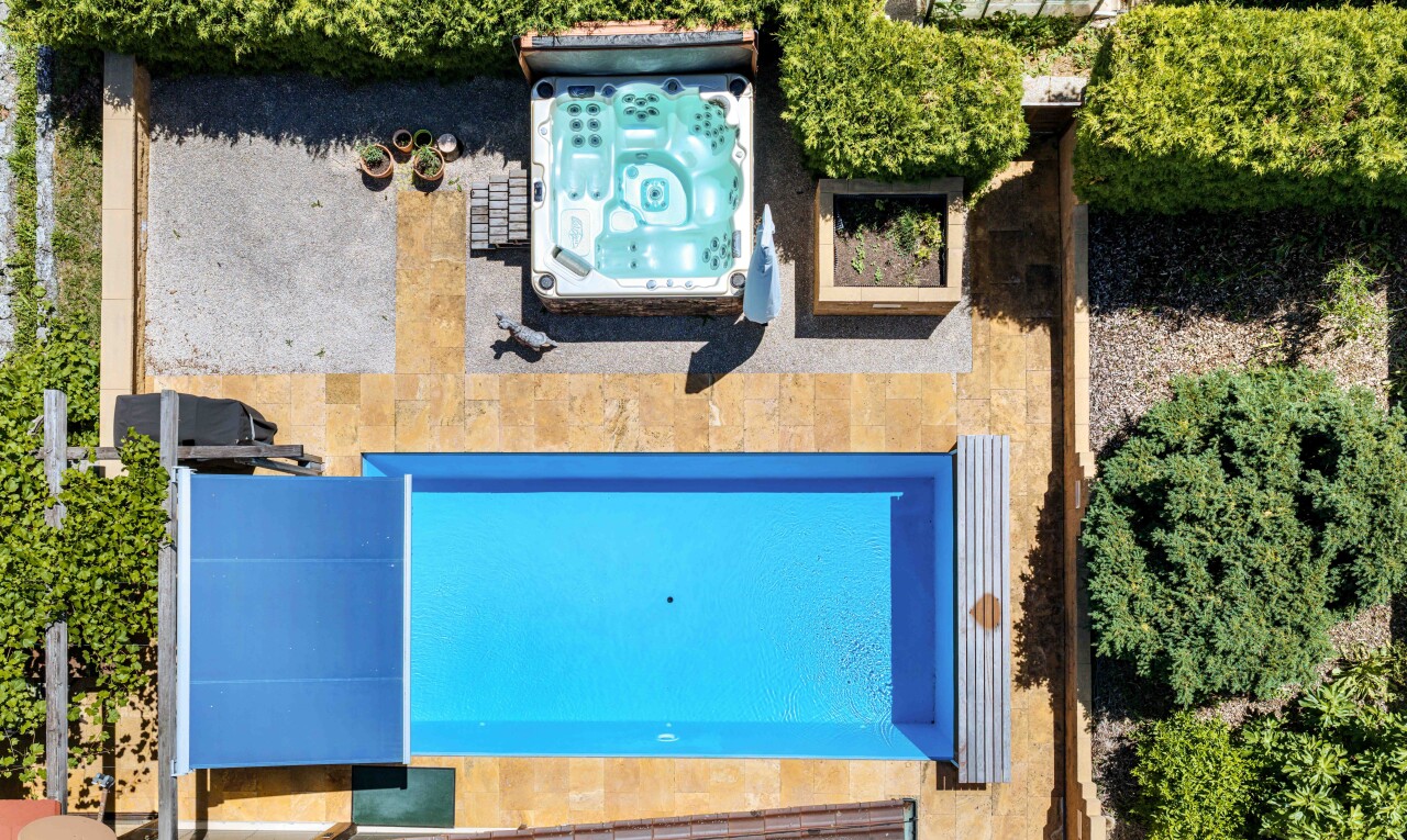 schwimmbad mit aerial view
