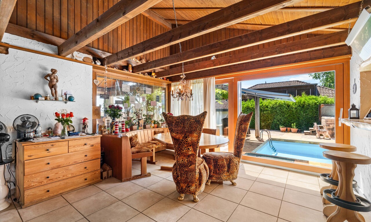 terrasse mit handlauf, inside property, schwimmbad, und terrasse