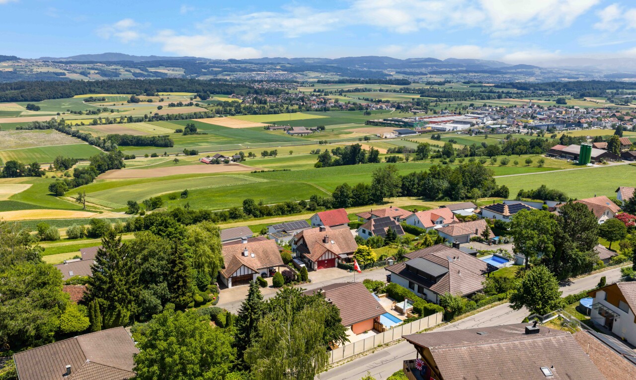 blick auf die berge mit day time, aerial view, residential view, und wohngebietblick