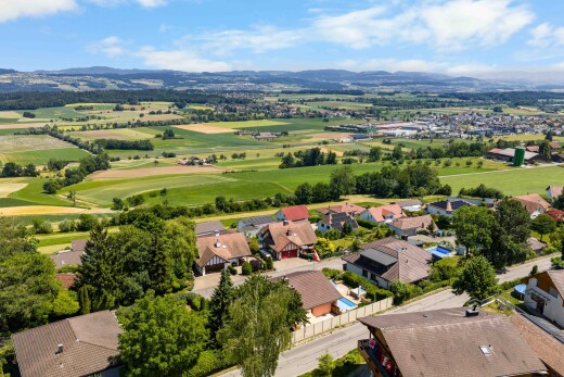 blick auf die berge mit day time, aerial view, residential view, und wohngebietblick