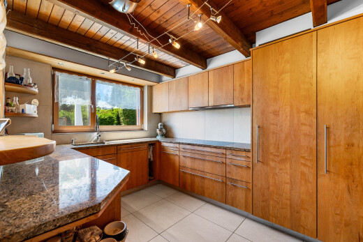 küche mit deckenbeleuchtung, track lighting, light floor, holzdecke, und wood ceiling