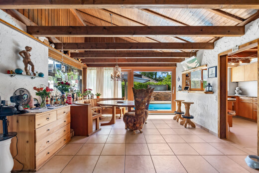 terrasse mit wintergarten, außenbar, und inside property