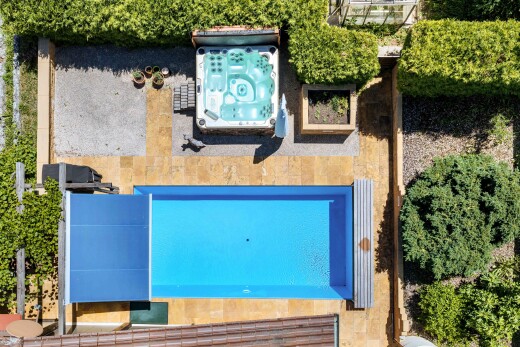 schwimmbad mit aerial view