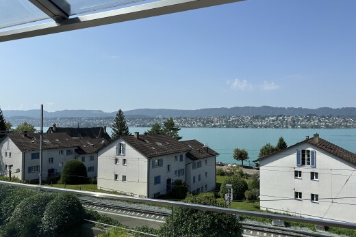 außenansicht mit balkon, railroad view, blick auf die bahngleise, day time, und from property