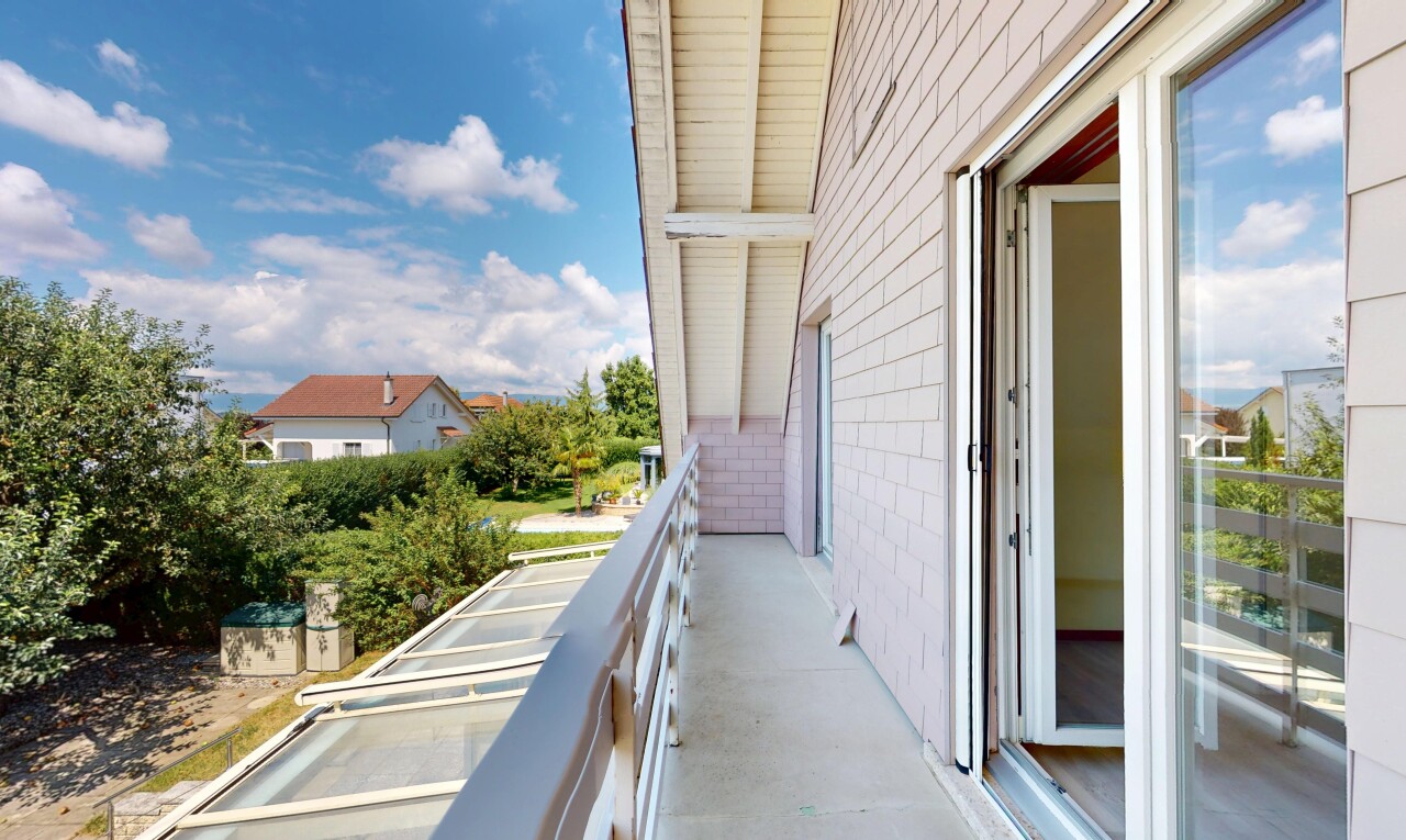 balkon mit balkon, day time, und from property