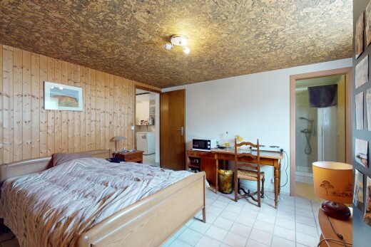 zimmer / schlafzimmer mit wood wall, holzwand, inside property, drywall, und gipskartonwand